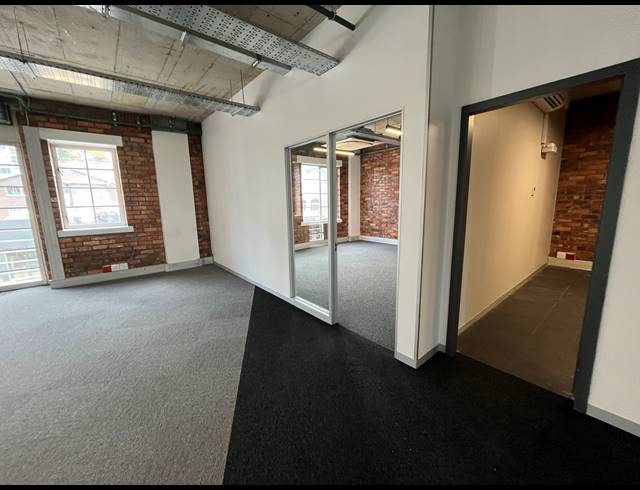 1,238M² OFFICE TO LET IN GREEN POINT